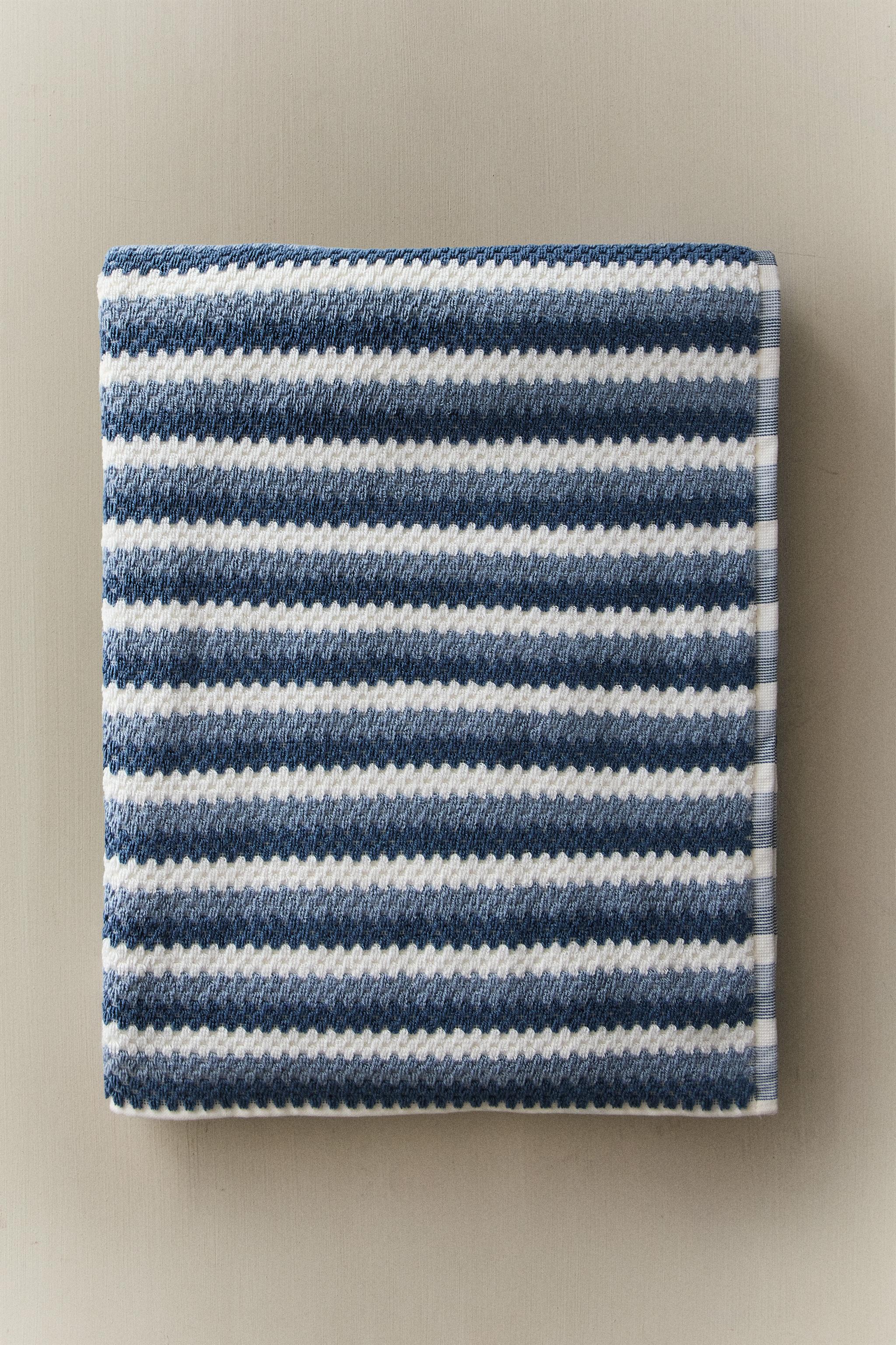 SERVIETTE DE BAIN JACQUARD GÉOMÉTRIQUE